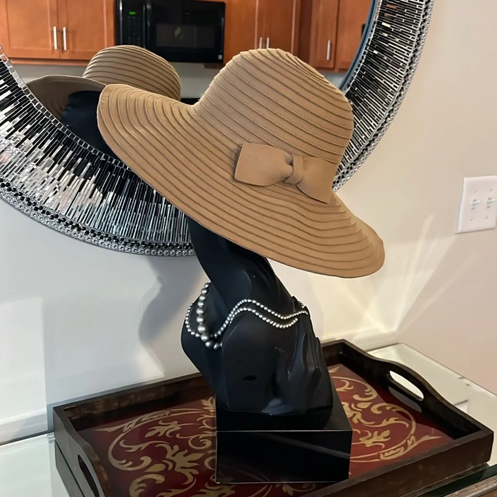 Wide Rim 🎩 - Picture 2 of 8